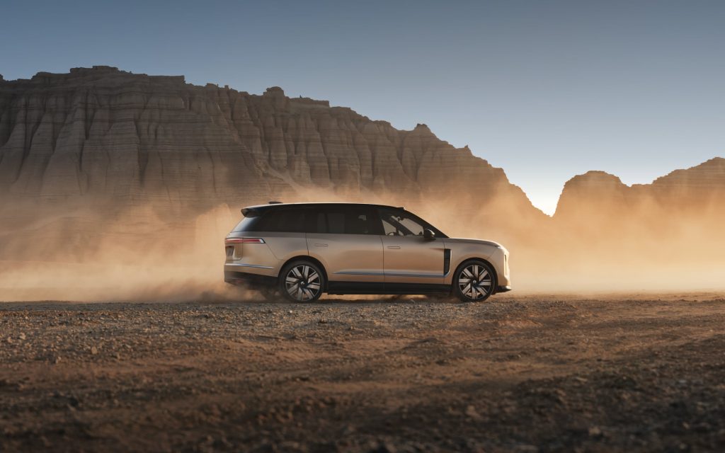 hero-es9-trailer-desktop